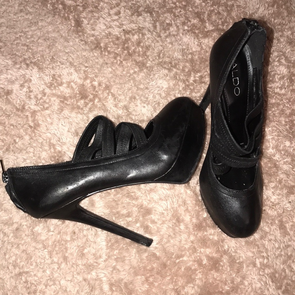 Heels - Picture 2 of 4
